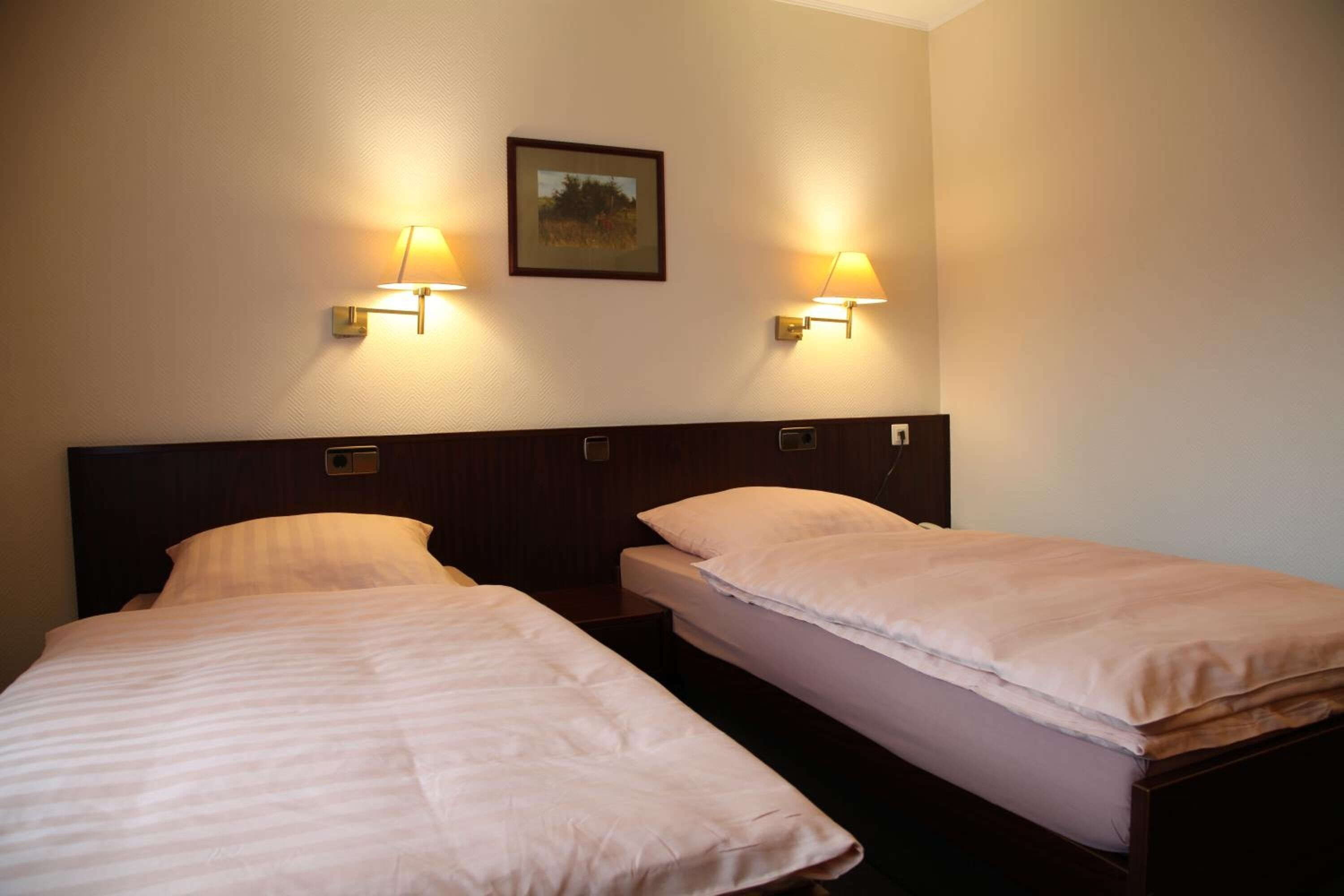 desk, cots/infant beds, rollaway beds, free wifi