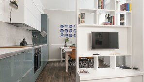Appartamento (1 Bedroom) | Cucina privata | Frigorifero con congelatore, microonde, forno, piano cottura