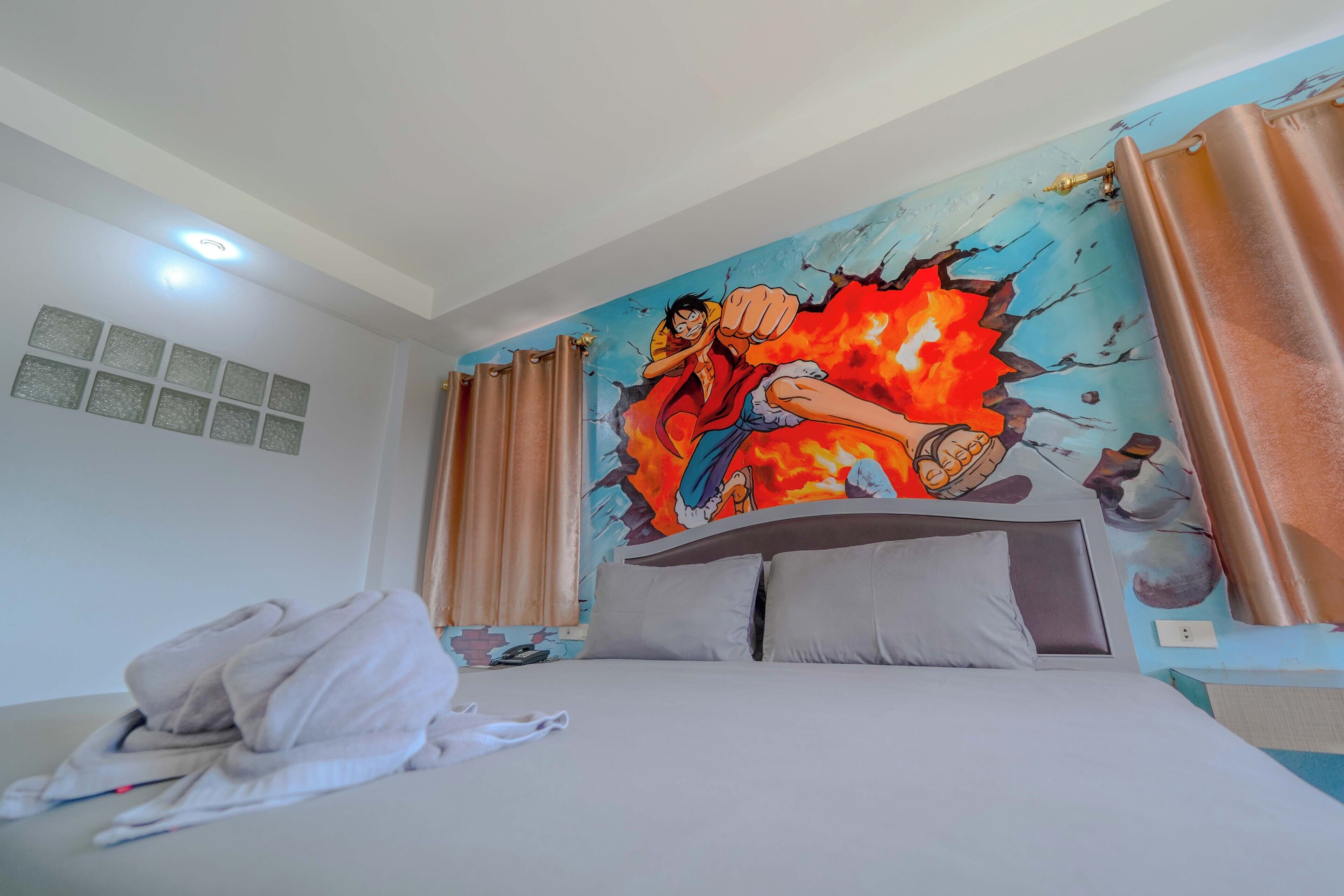 Deluxe Double Room, 1 Double Bed, Non Smoking | Individually decorated, individually furnished, desk, blackout drapes