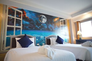 Deluxe Twin kamer, 2 eenpersoonsbedden, niet-roken | Individueel gedecoreerd, individueel gemeubileerd, een bureau