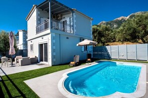 Vila, 3 quartos, piscina particular | Terraço/pátio