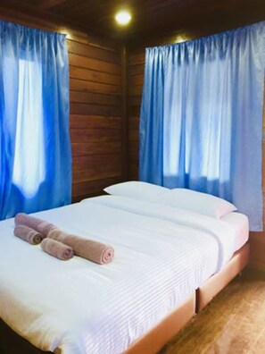 Standard Double Room | Free WiFi - We Care Resort (Wichian Buri)