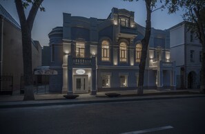 Front of property - evening/night - Dom Sivre Boutique Hotel (Samara)