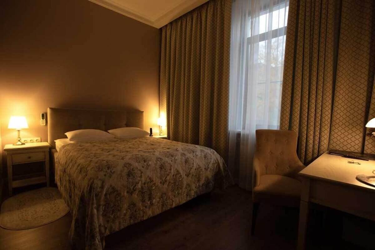 Comfort Double Room | In-room safe, desk, blackout drapes, soundproofing