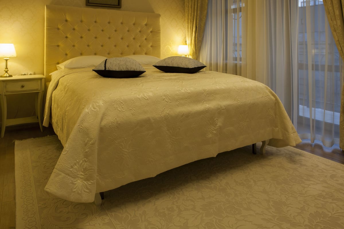 Junior Suite | In-room safe, desk, blackout drapes, soundproofing
