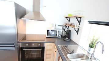 Cabin, 2 Bedrooms | Private kitchen | Fridge, microwave, oven, stovetop