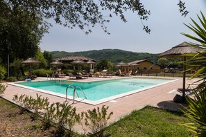 Seasonal outdoor pool, open 10:00 AM to 7:00 PM, pool umbrellas - Tenuta Antica Cavalleria (Castiglione di Sicilia)
