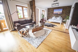 Lägenhet (incl. 65 EUR cleaning fee) | Vardagsrum | Platt-tv