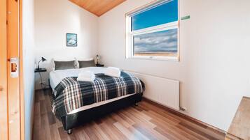 Deluxe Cabin, 2 Bedrooms | 2 bedrooms, blackout drapes, free cribs/infant beds, free WiFi