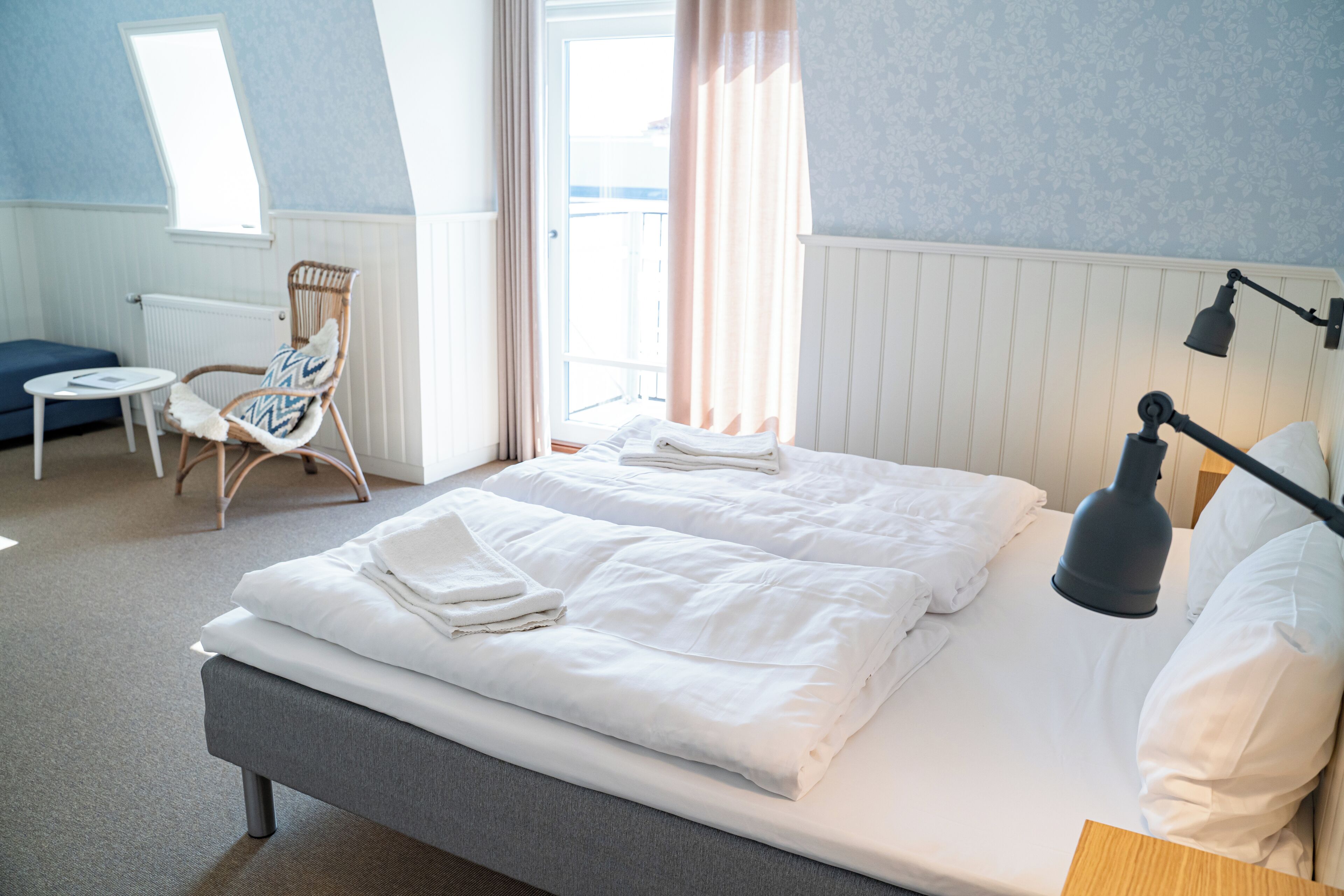 shower, hair dryer, heated floors, towels