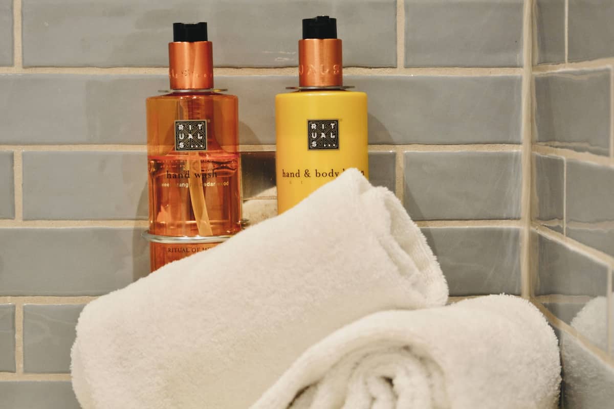 1 bedroom, desk, soundproofing, free wifi