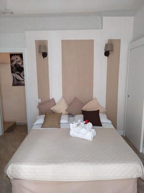 مكتب وأسرّة أطفال/رضّع (مجانًا) وواي فاي مجانًا