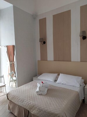 Desk, free cribs/infant beds, free WiFi - Bruno's Historic Home (Naples)