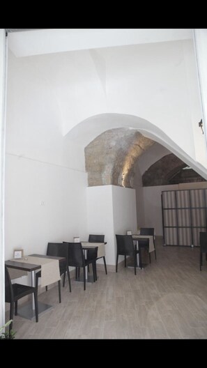 Free daily local cuisine breakfast - Bruno's Historic Home (Naples)