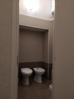 Shower, bathrobes, towels - Bruno's Historic Home (Naples)