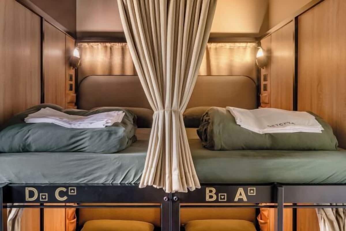 Cortinas blackout, Wi-Fi de cortesia, roupa de cama