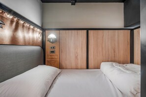 ستائر تعتيم وواي فاي مجانًا وملاءات أسرّة