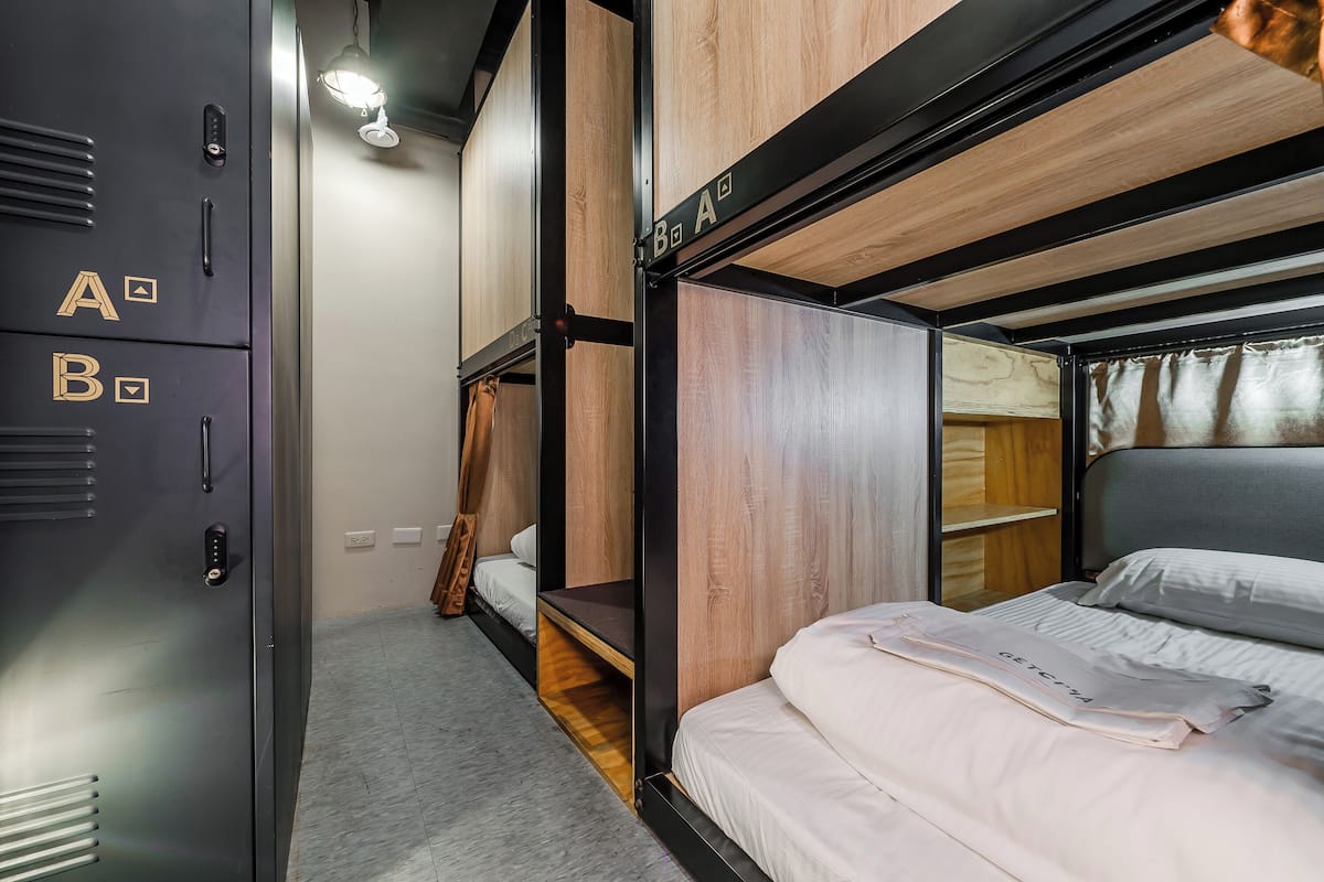 Cortinas blackout, Wi-Fi de cortesia, roupa de cama