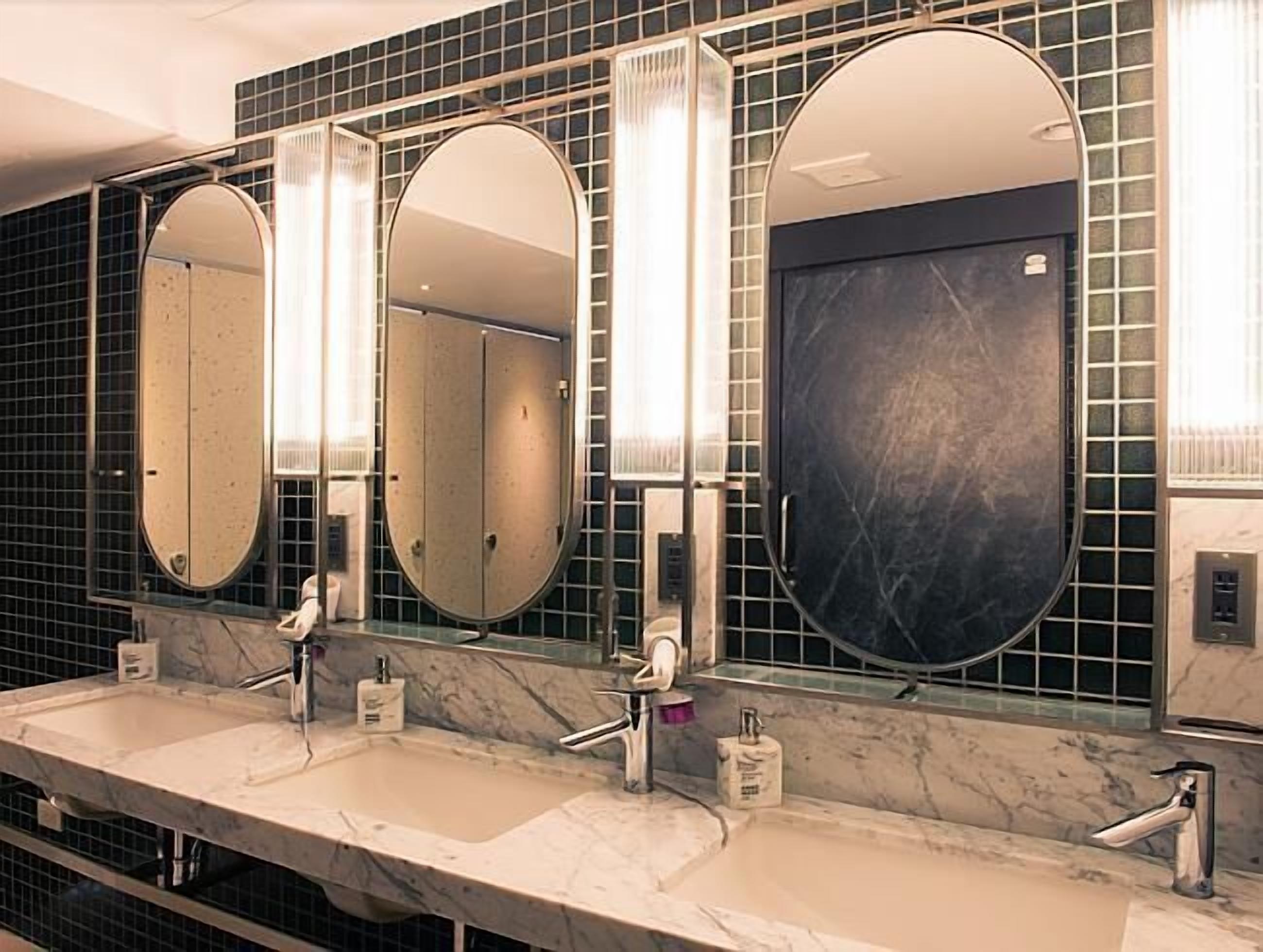 Bad | Dusj, regndusjhode, hårføner og håndklær