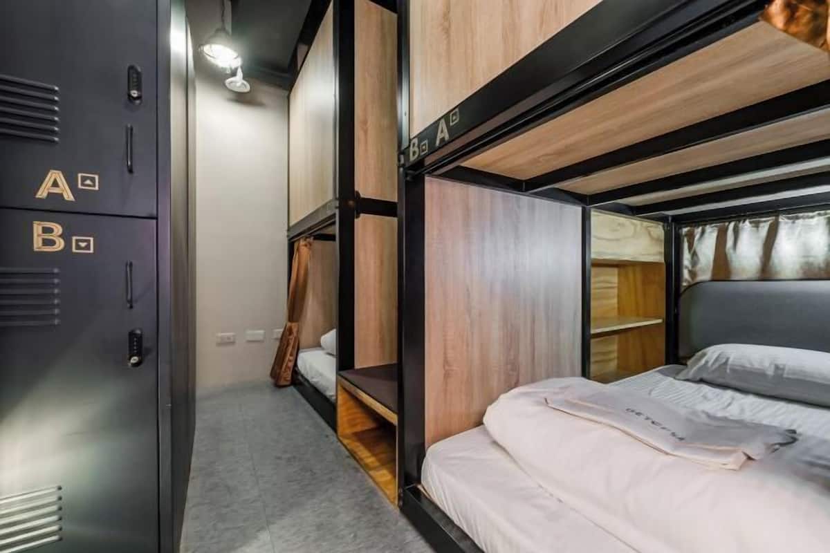 Cortinas blackout, Wi-Fi de cortesia, roupa de cama