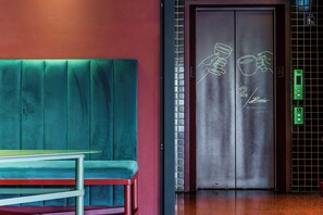 المنشأة من الداخل