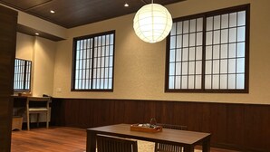 A traditional Japanese-style room with tatami flooring, a low wooden table, and shoji screens. - Kuretakeso Kemang Hotel (Jakarta)