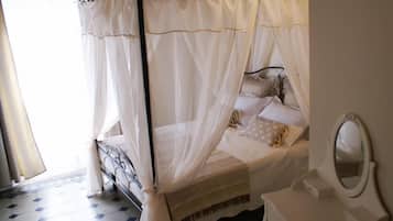 Superior Suite, 1 King Bed, Private Bathroom | Egyptian cotton sheets, premium bedding, pillowtop beds