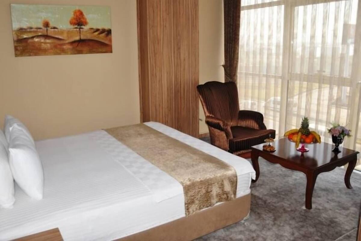 Standard Double Room | In-room safe, iron/ironing board, WiFi (free), bed sheets