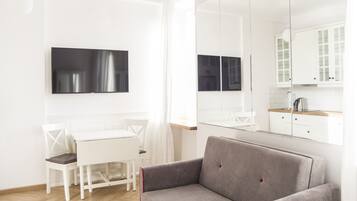 Design Studio Suite, 1 Queen Bed with Sofa bed, Non Smoking, City View