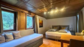 Kamar Double Keluarga, balkon | Selimut bulu angsa, Wi-Fi gratis, dan seprai linen