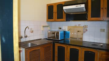 Kamar Double Deluks untuk 1 Orang, 1 Tempat Tidur Queen, Boleh Merokok | Seprai premium, brankas, tirai kedap cahaya, dan kedap suara