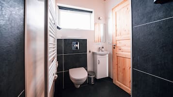 Cabin, 1 Bedroom | Bathroom | Shower, hair dryer, towels