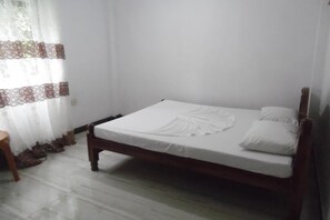 Soundproofing, free WiFi - Mango House (Talalla)