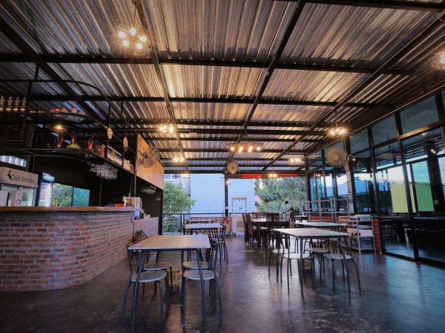 تقديم الإفطار والغداء والعشاء