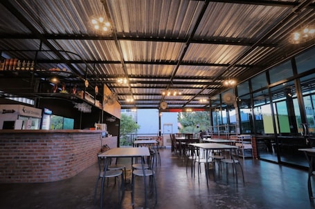 Breakfast, lunch and dinner served. Baan Chang Hotel & Coffee House