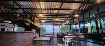 Baan Chang Hotel & Coffee House