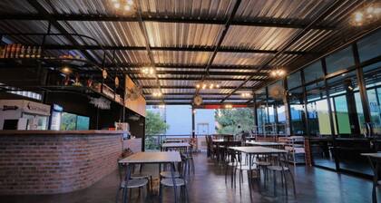 Baan Chang Hotel & Coffee House