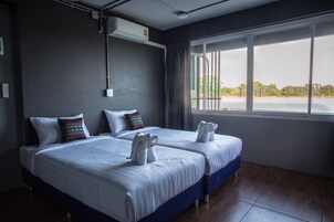 Twin Room | Desk, blackout drapes, free WiFi, bed sheets