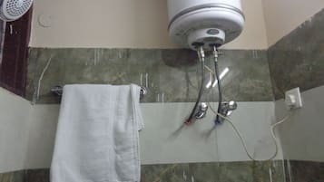 Classic Double Room, 1 Double Bed, Smoking | Bathroom | Shower