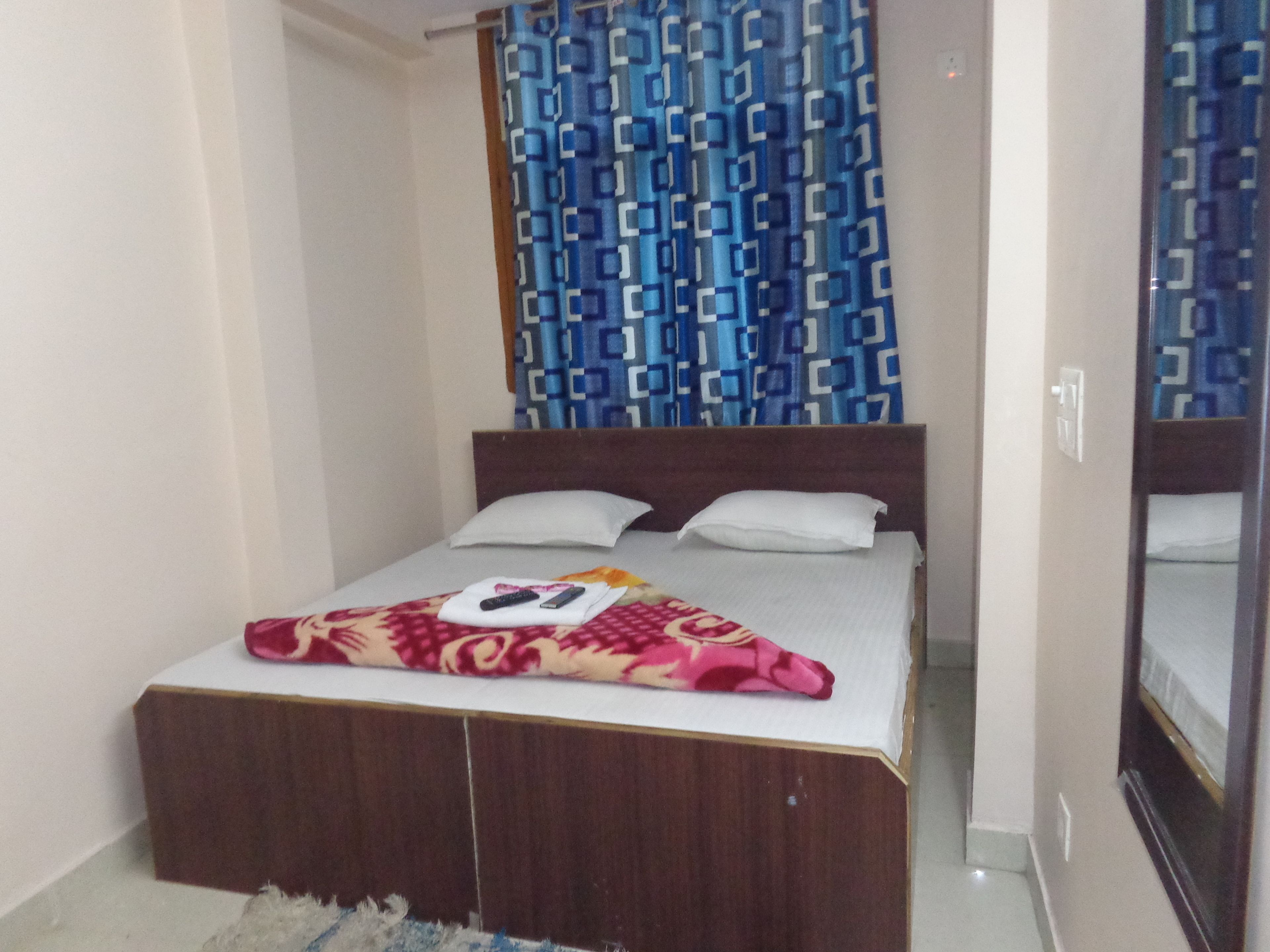 Phòng đôi phong cách cổ điển, 1 giường đôi, hút thuốc | 1 phòng ngủ, bàn, truy cập Internet không dây miễn phí 