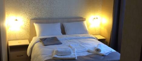 Classic Apartment, Multiple Beds, Non Smoking | Individually decorated, individually furnished, desk, blackout drapes