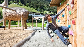Children’s play area – outdoor
