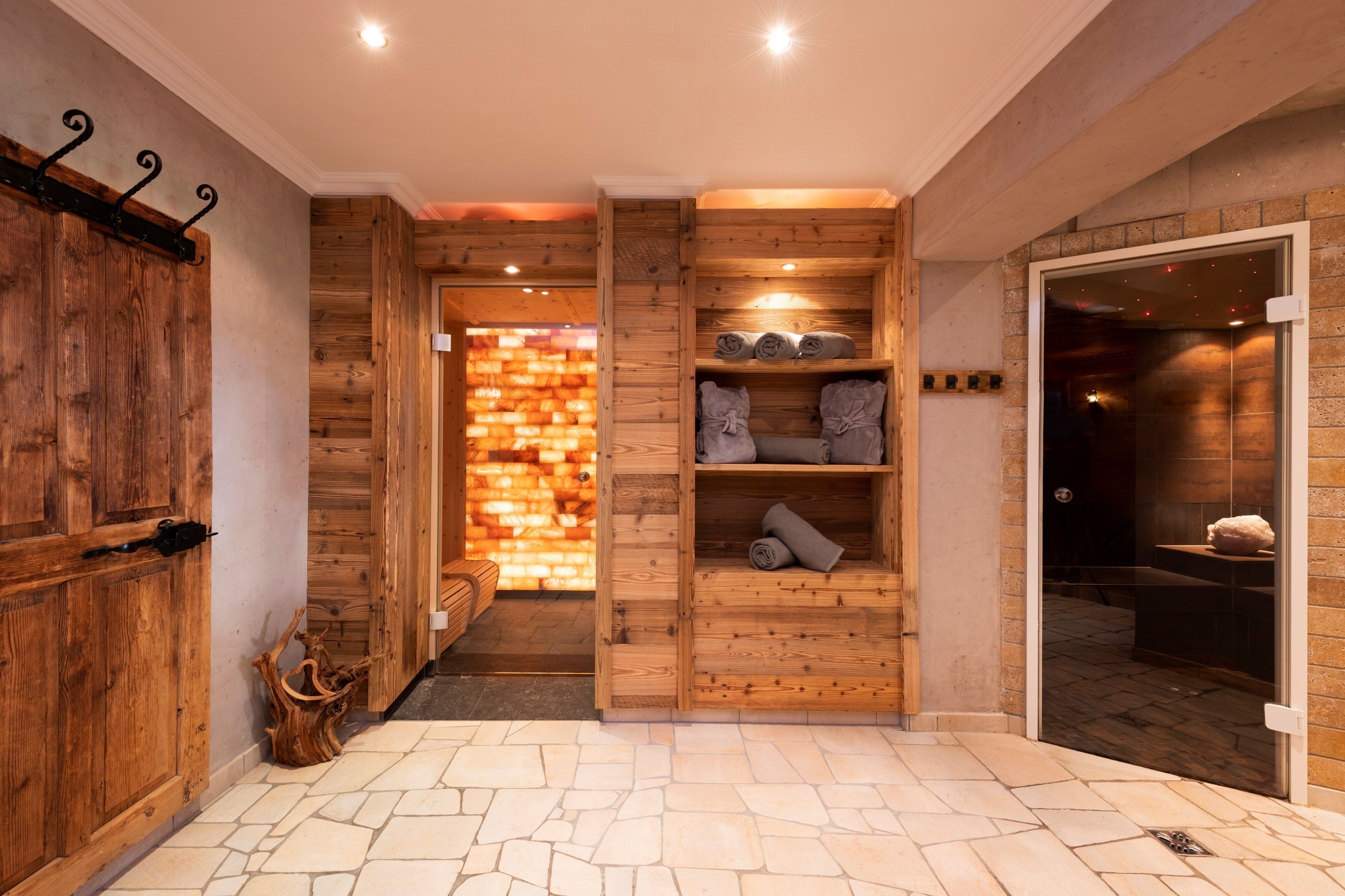 Lichaamsbehandelingen, hotstone-massages, sportmassages, body scrubs
