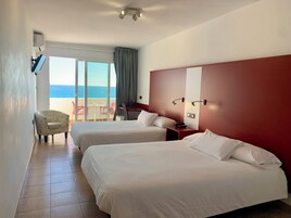 双人房, 海景 | 迷你吧、客房内保险箱、办公桌、隔音