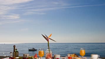 Se ofrece un desayuno bufé (11 EUR por persona)