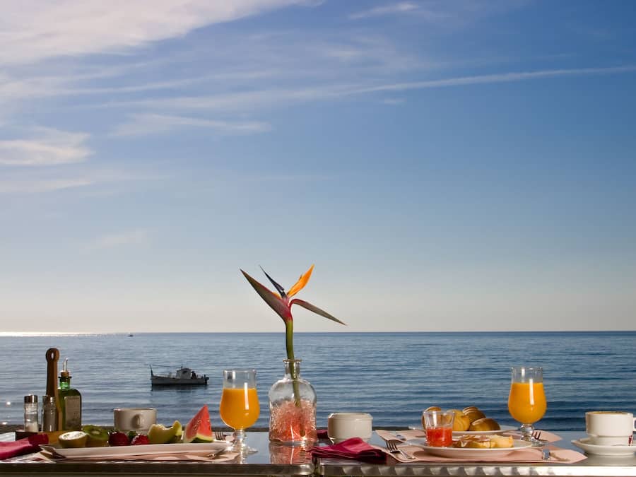 Café da manhã com buffet todos os dias (EUR 11 por pessoa)