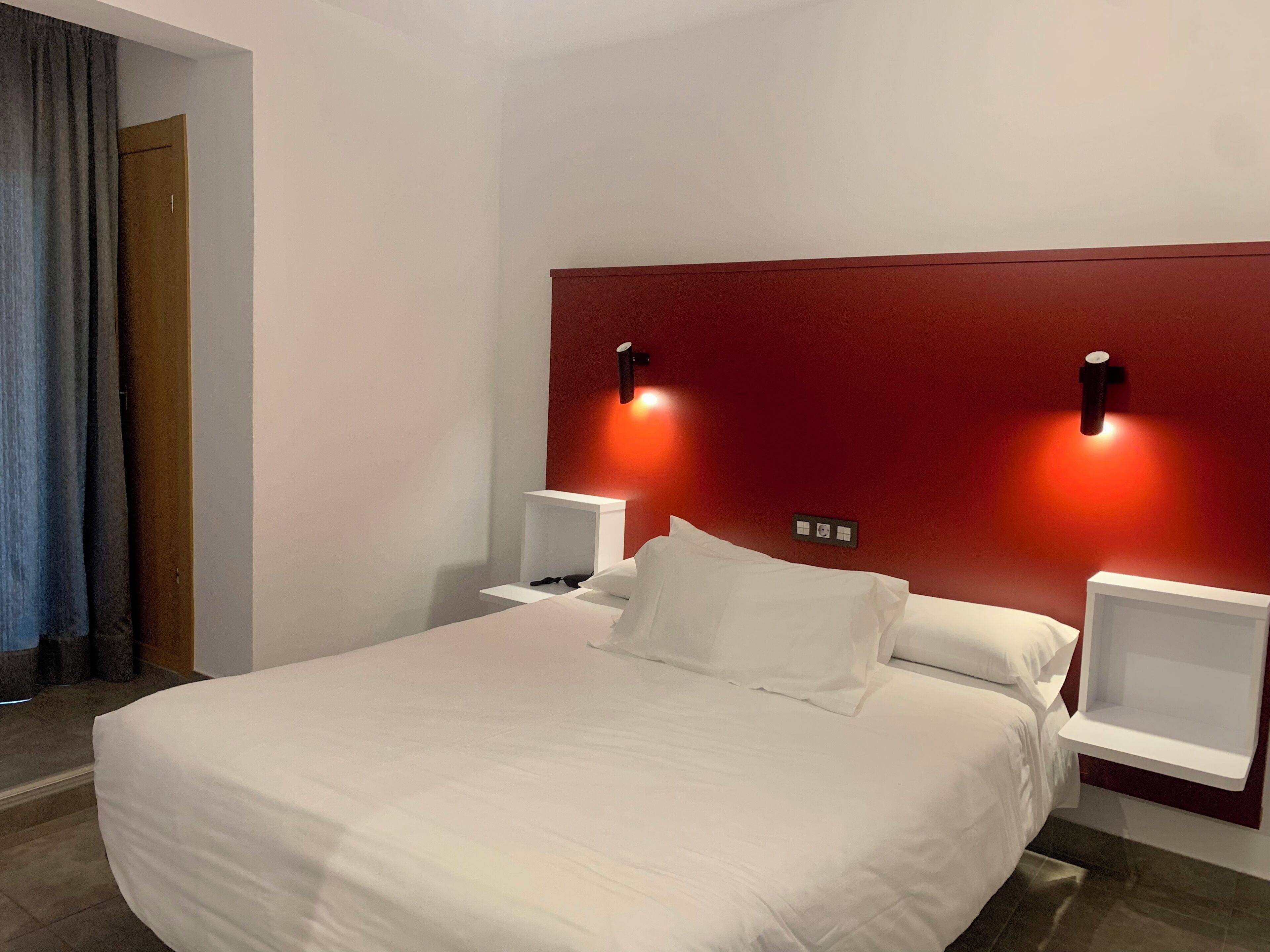 superior double room | 1 bedroom, minibar, in-room safe, desk