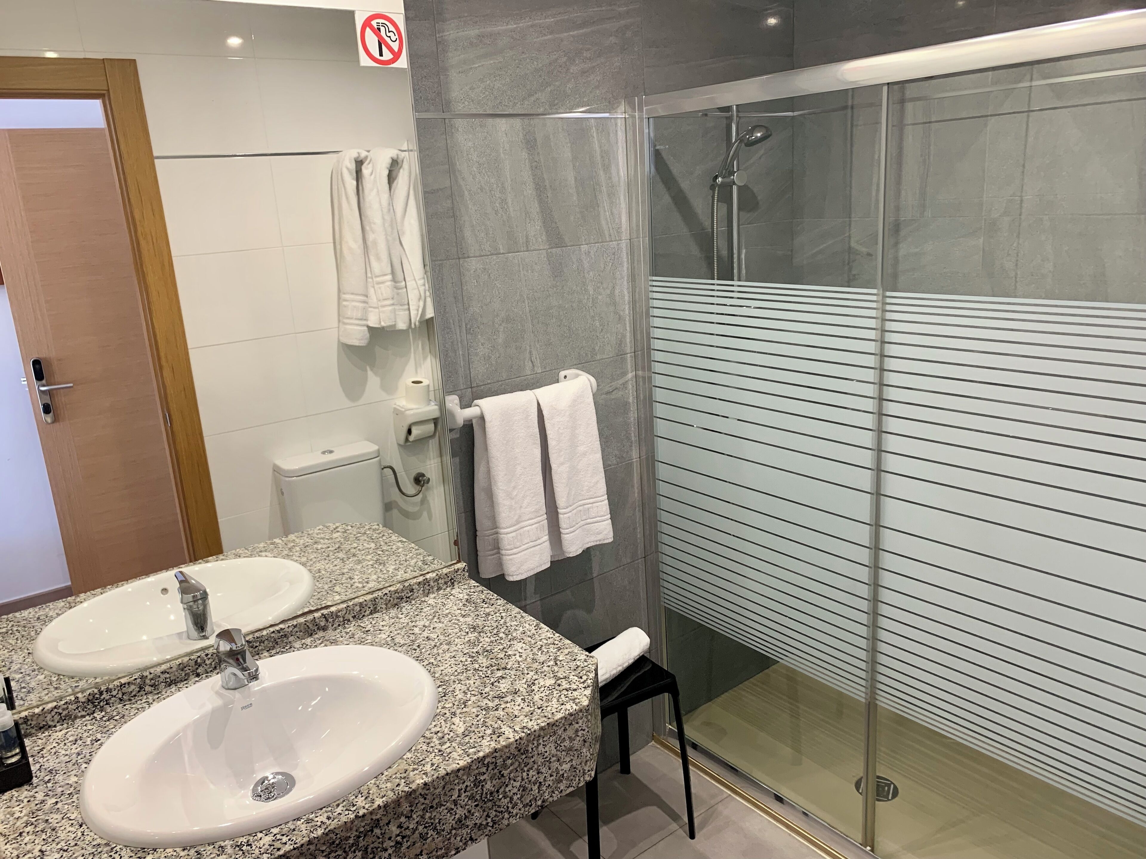double room, sea view | bathroom | towels
