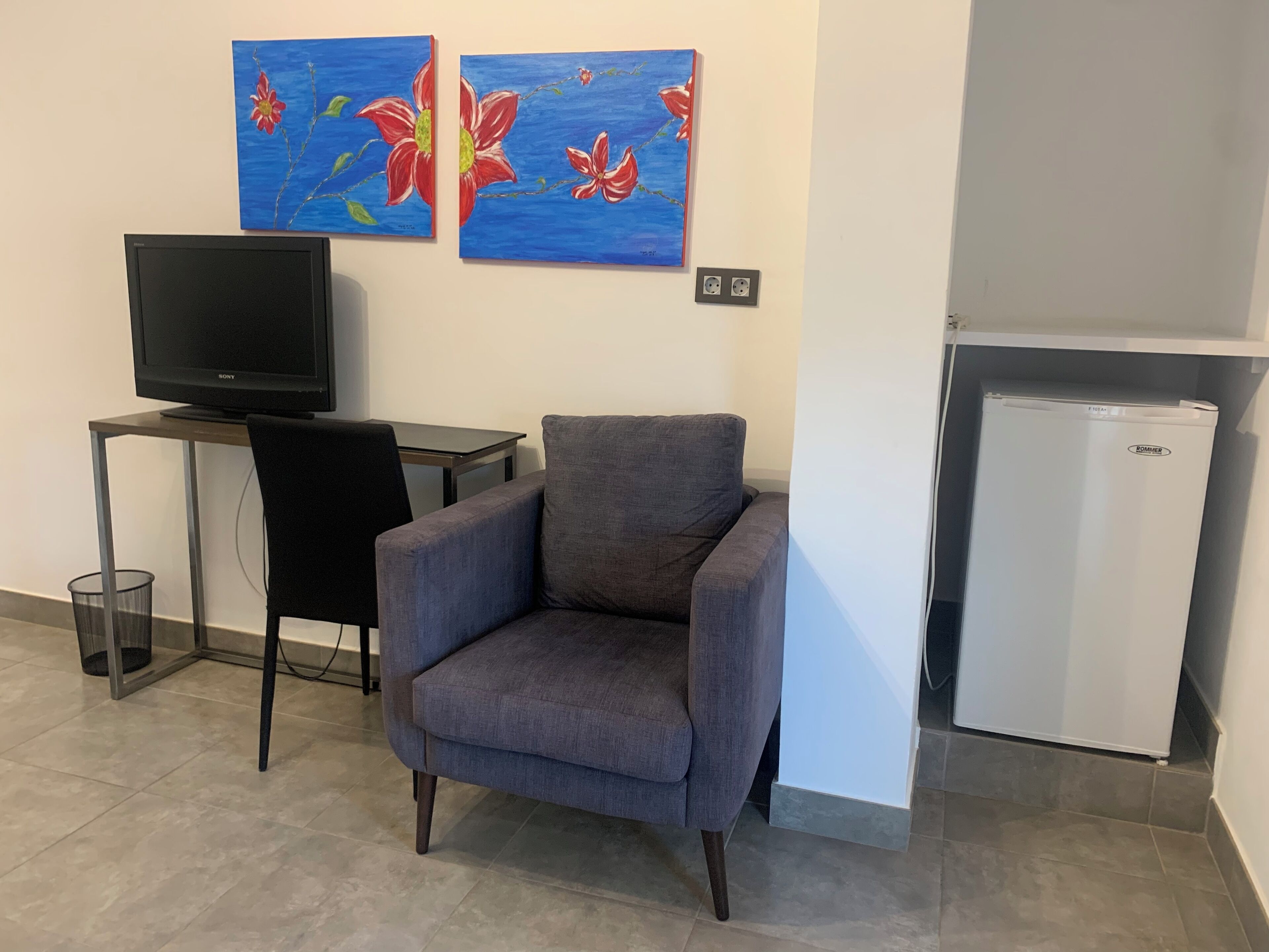 superior double room | 1 bedroom, minibar, in-room safe, desk