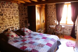 Family Room, Non Smoking (Le Clapier) | Desk, blackout curtains, cots/infant beds, free WiFi - Chambres d'Hôtes Ferme du Planet (Deux-Grosnes)